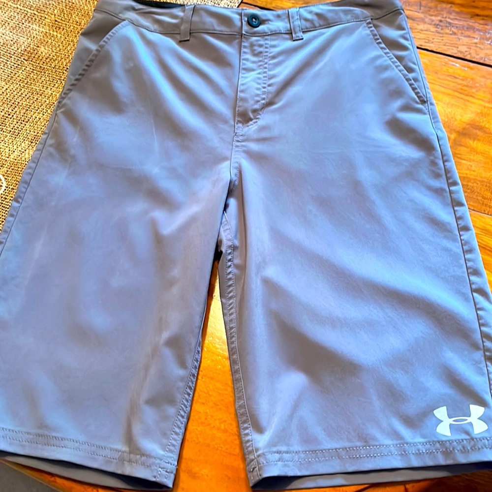 Underarm our golf style Shorts